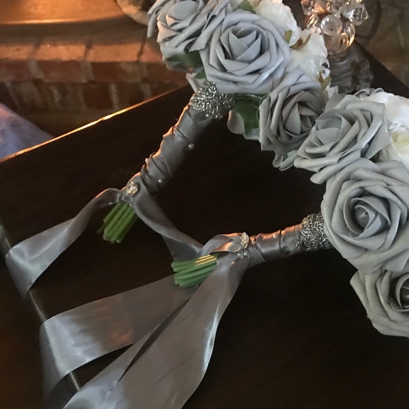 New Gorgeous Silver and white bouquet - Picture 7 of 8